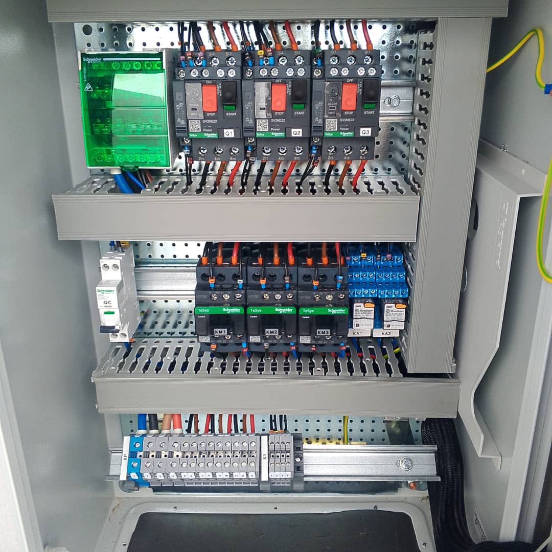 Armoire de commande — câblage Schneider